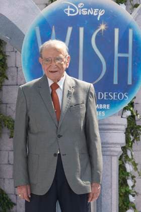 November 13, 2023, Mexico City, Ciudad de Mexico, Mexico: November 12, 2023, Mexico City, Mexico: Francisco Colmenero attends the blue carpet for Wish by Walt Disney film premiere at Cinepolis Plaza Universidad. on November 12, 2023 in Mexico City, Mexico. Mexico City Mexico - ZUMAe321 20231113_zea_e321_057 Copyright: xJaimexNogales xEyepixxGroupx