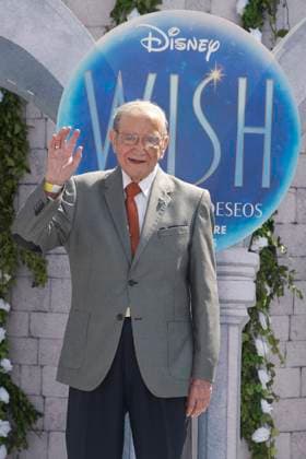 November 13, 2023, Mexico City, Ciudad de Mexico, Mexico: November 12, 2023, Mexico City, Mexico: Francisco Colmenero attends the blue carpet for Wish by Walt Disney film premiere at Cinepolis Plaza Universidad. on November 12, 2023 in Mexico City, Mexico. Mexico City Mexico - ZUMAe321 20231113_zea_e321_061 Copyright: xJaimexNogales xEyepixxGroupx