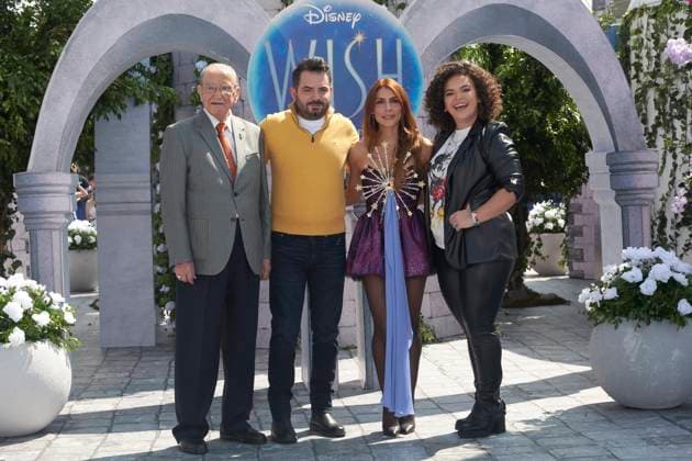 November 13, 2023, Mexico City, Ciudad de Mexico, Mexico: November 12, 2023, Mexico City, Mexico: (L-R) Francisco Colmenero, Jose Eduardo Derbez, Maria Leon and Lucero Mijares Hogaza attend the blue carpet for Wish by Walt Disney film premiere at Cinepolis Plaza Universidad. on November 12, 2023 in Mexico City, Mexico. Mexico City Mexico - ZUMAe321 20231113_zea_e321_075 Copyright: xJaimexNogales xEyepixxGroupx