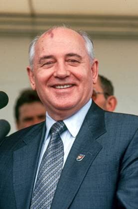 Archivbilder der Woche KW46 Michail Gorbatschow, Porträt, München, März 1992 Deutschland, MuÌˆnchen, MaÌˆrz 1992, Michail Gorbatschow, 1931-2022, Ex-KPdSU-GeneralsekretaÌˆr und sowjetischer Staatschef, Porträt, Portrait, Gorbatschow lacht, Deutschlandbesuch, Besuch in Bayern, Politiker, Politik, 1990er, 90er, Jahre, Neunziger Jahre, historisch, Geschichte, Zeitgeschichte, *** Mikhail Gorbachev, Portrait, Munich, March 1992 Germany, Munich, March 1992, Mikhail Gorbachev, 1931 2022, Former CPSU General Secretary and Soviet Head of State, Portrait, Portrait, Gorbachev laughs, Visit to Germany, Visit to Bavaria, Politician, Politics, 1990s, 90s, Nineties, historical, History, Contemporary history,