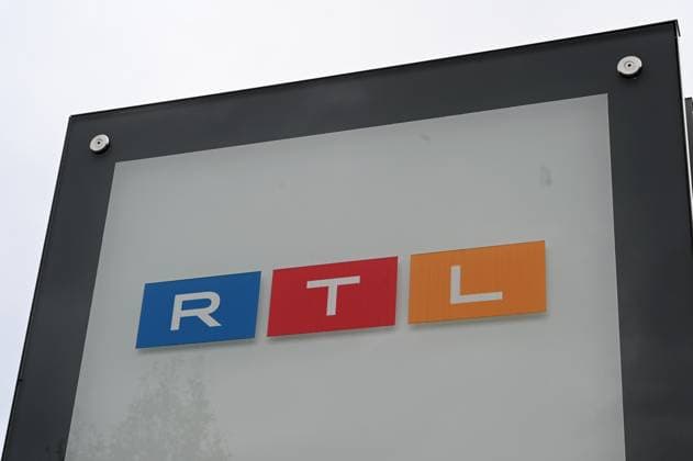 Schriftzug Logo von RTL Television, RTL Group und RTL Deutschland, ein internationales Medienunternehmen, Senderfamilie mit deutschsprachigen Privatsender der RTL Group mit Sitz in Köln *** Lettering Logo of RTL Television, RTL Group and RTL Deutschland, an international media company, broadcasting family with German-language private channels of RTL Group based in Cologne