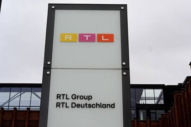 Schriftzug Logo von RTL Television, RTL Group und RTL Deutschland, ein internationales Medienunternehmen, Senderfamilie mit deutschsprachigen Privatsender der RTL Group mit Sitz in Köln *** Lettering Logo of RTL Television, RTL Group and RTL Deutschland, an international media company, broadcasting family with German-language private channels of RTL Group based in Cologne