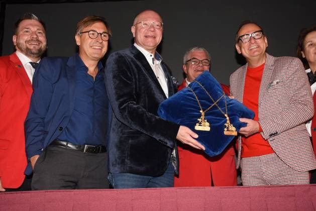 Thomas Lindsmayer Deutsches Theater Managing Director Martin Rassau Cabaret artist Volker Heissmann Cabaret artist Karl Valentin Order Award Winner 2024 with Guenther Grauer Narrhalla President with Presidium Munich 14 11 2023 Deutsches Theater Narrhalla Karl Valentin Order Award Winner 2024 Performance Munich