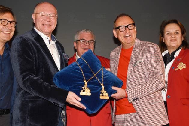 Thomas Lindsmayer Deutsches Theater Managing Director Martin Rassau Cabaret artist Volker Heissmann Cabaret artist Karl Valentin Order Award Winner 2024 with Guenther Grauer Narrhalla President with Presidium Munich 14 11 2023 Deutsches Theater Narrhalla Karl Valentin Order Award Winner 2024 Performance Munich