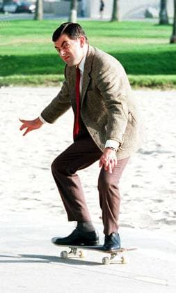 Rowan Atkinson 9 30 96 Venice Beach, Calif. These exclusive photographs show Rowan Atkinson playing the character of Mr Bean Skate Boarding down Venice Beaxh, Credit:James Aylott Avalon  Copyright: xJamesxAylottx xAvalonx 0520017093