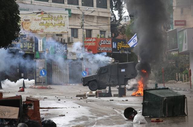 News Themen der Woche KW46 News Bilder des Tages (231114) -- TULKARM, Nov. 14, 2023 -- Tear gas canisters are fired from an Israeli military vehicle during clashes at a refugee camp in Tulkarm, northern West Bank, on Nov. 14, 2023. At least seven Palestinians were killed on Tuesday in clashes with Israeli soldiers in Tulkarm, northern West Bank, according to the Ramallah-based Palestinian Health Ministry. (Photo by Xinhua) MIDEAST-WEST BANK-TULKARM-CLASHES NidalxEshtayeh 