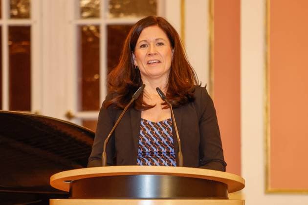 Senator Katharina Günther Wünsch at the award ceremony for the Golden Pea 2023 in Berlins Rotes Rathaus