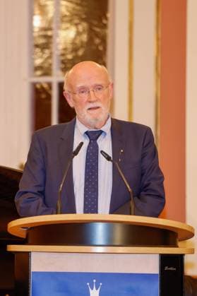 Prof Dr Hans Otto Pörtner at the award ceremony for the Golden Pea 2023 in Berlins Rotes Rathaus