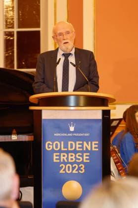 Prof Dr Hans Otto Pörtner at the award ceremony for the Golden Pea 2023 in Berlins Rotes Rathaus