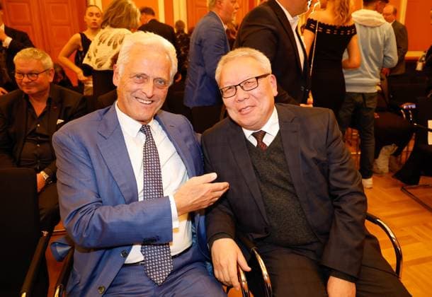 Peter Ramsauer, S E Mr. Mandakhbileg BIRVAA Ambassador Mongoly at the award ceremony for the Golden Pea 2023 in the Rotes Rathaus Berlin