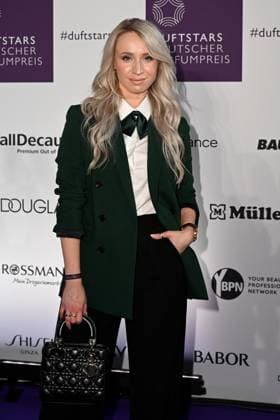German Perfume Award Duftstars on 16 11 2023 at the Rheinterrasse in Düsseldorf The award ceremony for the 31st German Perfume Award Duftstars will take place on 16 11 2023 at the Rheinterrasse in Düsseldorf Angelina Patchouli xJFx
