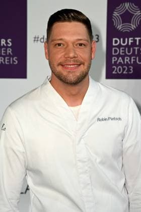 German Perfume Award Duftstars on 16 11 2023 at the Rheinterrasse in Düsseldorf The award ceremony for the 31st German Perfume Award Duftstars will take place on 16 11 2023 at the Rheinterrasse in Düsseldorf Robin Pietsch xJFx