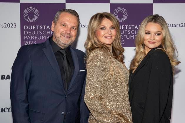 vl Udo Heuser, CEO Nobilis Group Fragrance Foundation, presenter Frauke Ludowig and co-host Nele Ludowig DUFTSTARS 2023 German Fragrance Award Presentation of the German Fragrance Award DUFTSTARS by the Fragrance Foundation on 16 11 2023, Rheinterrassen, Duesseldorf