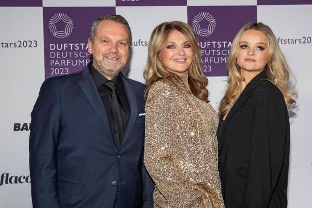vl Udo Heuser, CEO Nobilis Group Fragrance Foundation, presenter Frauke Ludowig and co-host Nele Ludowig DUFTSTARS 2023 German Fragrance Award Presentation of the German Fragrance Award DUFTSTARS by the Fragrance Foundation on 16 11 2023, Rheinterrassen, Duesseldorf