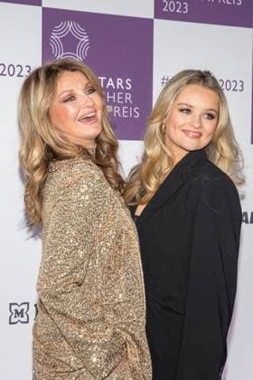 Presenter Frauke Ludowig with daughter and co-host Nele Ludowig DUFTSTARS 2023 German Perfume Award Presentation of the German Perfume Award DUFTSTARS by the Fragrance Foundation on 16 11 2023, Rheinterrassen, Duesseldorf