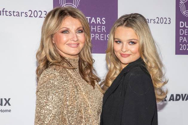 Presenter Frauke Ludowig with daughter and co-host Nele Ludowig DUFTSTARS 2023 German Perfume Award Presentation of the German Perfume Award DUFTSTARS by the Fragrance Foundation on 16 11 2023, Rheinterrassen, Duesseldorf