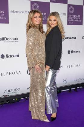 Presenter Frauke Ludowig with daughter and co-host Nele Ludowig DUFTSTARS 2023 German Perfume Award Presentation of the German Perfume Award DUFTSTARS by the Fragrance Foundation on 16 11 2023, Rheinterrassen, Duesseldorf