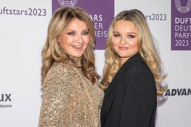 Presenter Frauke Ludowig with daughter and co-host Nele Ludowig DUFTSTARS 2023 German Perfume Award Presentation of the German Perfume Award DUFTSTARS by the Fragrance Foundation on 16 11 2023, Rheinterrassen, Duesseldorf