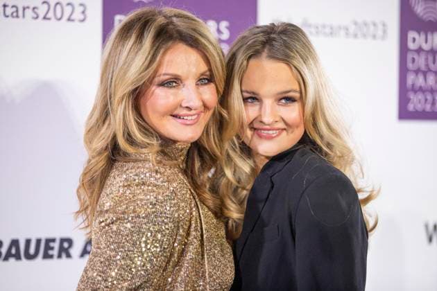 Presenter Frauke Ludowig with her daughter Nele Ludowig, co-host of the DUFTSTARS 2023 German Perfume Award ceremony Presentation of the DUFTSTARS German Perfume Award by the Fragrance Foundation on 16 11 2023, Rheinterrassen, Duesseldorf