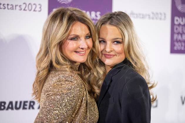 Presenter Frauke Ludowig with her daughter Nele Ludowig, co-host of the DUFTSTARS 2023 German Perfume Award ceremony Presentation of the DUFTSTARS German Perfume Award by the Fragrance Foundation on 16 11 2023, Rheinterrassen, Duesseldorf