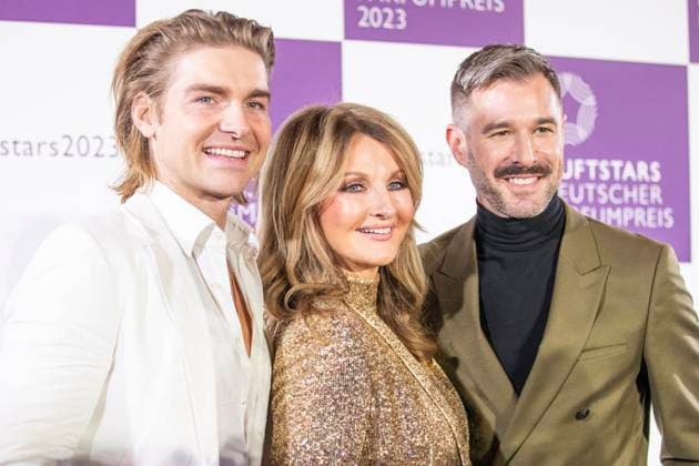 vl Influencer Jeremy Fragrance, presenter Frauke Ludowig, presenter Jochen Schropp DUFTSTARS 2023 German Perfume Award Presentation of the German Perfume Award DUFTSTARS by the Fragrance Foundation on 16 11 2023, Rheinterrassen, Duesseldorf