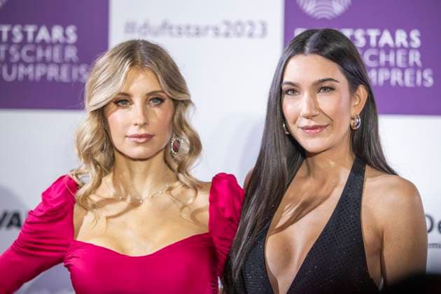 Presenter Cathy Hummels, presenter Neda Peemueller DUFTSTARS 2023 German Perfume Award Presentation of the German Perfume Award DUFTSTARS by the Fragrance Foundation on 16 11 2023, Rheinterrassen, Duesseldorf