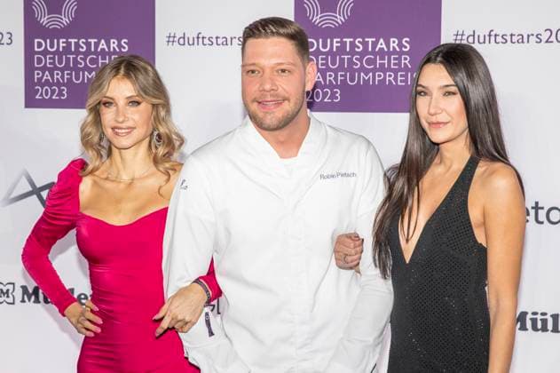 vl Presenter Cathy Hummels, TV chef Robin Pietsch, presenter Neda Peemueller DUFTSTARS 2023 German Perfume Award Presentation of the German Perfume Award DUFTSTARS by the Fragrance Foundation on 16 11 2023, Rheinterrassen, Duesseldorf
