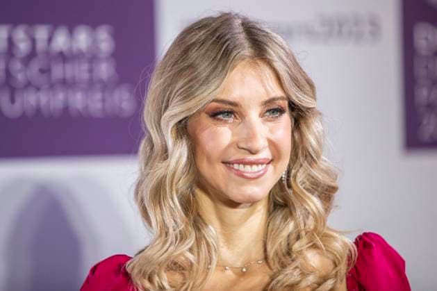 Presenter Cathy Hummels DUFTSTARS 2023 German Perfume Award Presentation of the German Perfume Award DUFTSTARS by the Fragrance Foundation on 16 11 2023, Rheinterrassen, Duesseldorf
