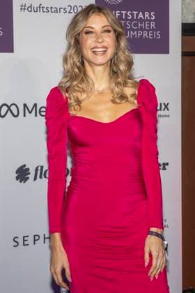 Presenter Cathy Hummels DUFTSTARS 2023 German Perfume Award Presentation of the German Perfume Award DUFTSTARS by the Fragrance Foundation on 16 11 2023, Rheinterrassen, Duesseldorf