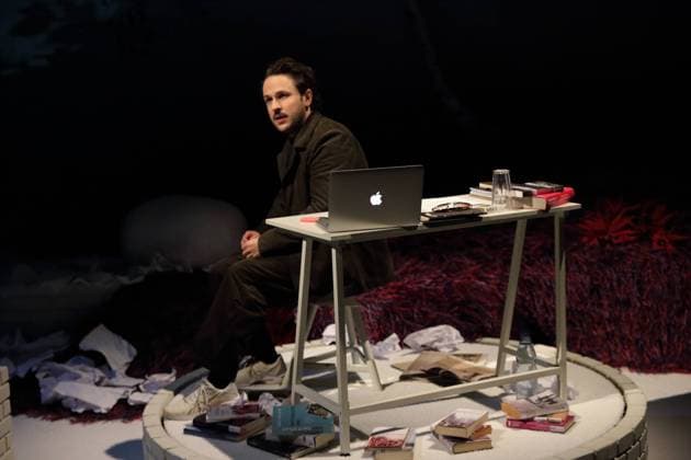 Bilder des Jahres 2023, Entertainment 11 November Entertainment Themen der Woche KW46 Dimitrij Schaad während der Fotoprobe für das Stück The Silence in der Schaubühne am Lehniner Platz in Berlin, 16. November 2023. Stück und Regie Falk Richter. Bühne und Kostüme Katrin Hoffmann. Premiere ist am 19. November 2023. Schaubühne Berlin The Silence *** Dimitrij Schaad during the photo rehearsal for the play The Silence at the Schaubühne am Lehniner Platz in Berlin, November 16, 2023 Play and direction Falk Richter Stage and costumes Katrin Hoffmann Premiere is on November 19, 2023 Schaubühne Berlin The Silence