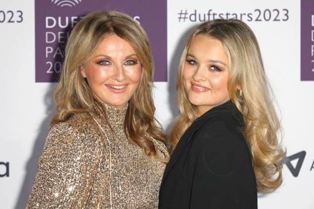 Frauke Ludowig with daughter Nele Ludowig at the presentation of the German Perfume Award Duftstars 2023 at the Rheinterrasse Düsseldorf Düsseldorf, 16 11 2023 Foto:xT.xSchröerx xFuturexImagex duftstars_3104