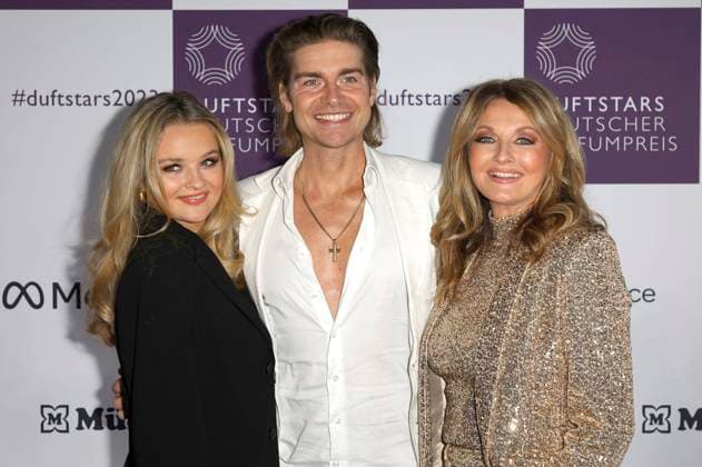 Nele Ludowig, Jeremy Fragrance and Frauke Ludowig at the presentation of the German Perfume Award Duftstars 2023 at the Rheinterrasse Düsseldorf Düsseldorf, 16 11 2023 Foto:xT.xSchröerx xFuturexImagex duftstars_3108