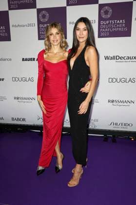 Cathy Hummels and Neda Peemüller at the presentation of the German Perfume Award Duftstars 2023 at the Rheinterrasse Düsseldorf Düsseldorf, 16 11 2023 Foto:xT.xSchröerx xFuturexImagex duftstars_3163