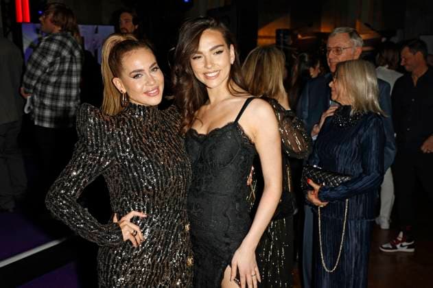 Jessica Haller and Lili Paul Roncalli at the presentation of the German Perfume Award Duftstars 2023 at the Rheinterrasse Düsseldorf Düsseldorf, 16 11 2023 Foto:xT.xSchröerx xFuturexImagex duftstars_3198
