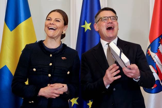 Bilder des Jahres 2023, Entertainment 11 November Entertainment Themen der Woche KW46 Entertainment Bilder des Tages 17.11.2023, Wiesbaden, DEU Kronprinzessin Victoria von Schweden besucht fuer Gespraeche ueber Wirtschaftthemen die Hessische Staatskanzlei und Ministerpraesident Boris Rhein. *** 17 11 2023, Wiesbaden, DEU Crown Princess Victoria of Sweden visits the Hessian State Chancellery and State Premier Boris Rhein for talks on economic issues