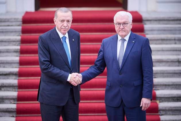 Berlin, Steinmeier meets Erdogan Federal President Frank Walter Steinmeier welcomes the Turkish President, Recep Tayyip ErdoÄüan on 17 11 2023 at Schloss Bellevue in Berlin Berlin Schloss Bellevue Berlin Germany