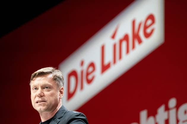 Augsburger Parteitag 2023 Die Linke Martin Schirdewan, Parteivorsitzender, hält seine Grundsatzrede nach Eröffnung des Parteitags;Augsburger Parteitag 2023 Die Linke Martin Schirdewan, Parteivorsitzender, hält seine Grundsatzrede nach Eröffnung des Parteitags, Augsburg Bayern Deutschland Messe *** Augsburg Party Congress 2023 Die Linke Martin Schirdewan, party chairman, delivers his keynote speech after the opening of the party congress Augsburg Party Congress 2023 Die Linke Martin Schirdewan, party chairman, delivers his keynote speech after the opening of the party congress, Augsburg Bavaria Germany Trade fair