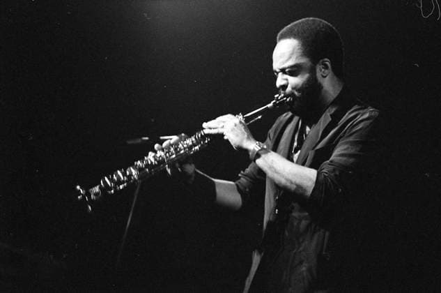 Archivbilder der Woche KW46 Grover Washington Jr performing live on stage in Brighton, UK Grover Washington Jr performing live on stage in Brighton, UK, Credit:Chris Craske Avalon  Copyright: xChrisxCraskex xAvalonx 0520456315