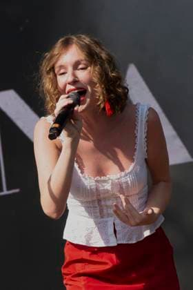 November 18, 2023, Mexico City, Ciudad de Mexico, Mexico: November 17,2023, Mexico City, Mexico: Singer Hannah Storm performs on stage during day one of the Corona Capital 2023 Music Festival at Autodromo Hermanos Rodriguez. on November 17, 2023 in Mexico City, Mexico. Mexico City Mexico - ZUMAe321 20231118_zea_e321_035 Copyright: xEssenexHernandez xEyepixxGroupx