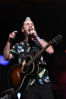 November 18, 2023, Mexico City, Ciudad de Mexico, Mexico: November 17,2023, Mexico City, Mexico: Michael Fitzpatrick vocalist of the American band Fitz and The Tantrums performs on stage during the day one of the Corona Capital 2023 Music Festival at Autodromo Hermanos Rodriguez. on November 17, 2023 in Mexico City, Mexico. Mexico City Mexico - ZUMAe321 20231118_zea_e321_046 Copyright: xEssenexHernandez xEyepixxGroupx