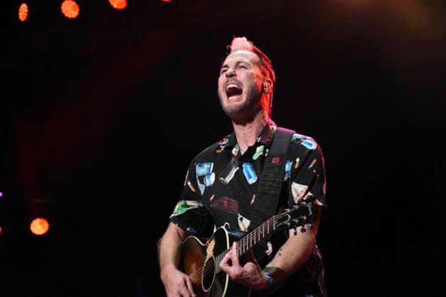 November 18, 2023, Mexico City, Ciudad de Mexico, Mexico: November 17,2023, Mexico City, Mexico: Michael Fitzpatrick vocalist of the American band Fitz and The Tantrums performs on stage during the day one of the Corona Capital 2023 Music Festival at Autodromo Hermanos Rodriguez. on November 17, 2023 in Mexico City, Mexico. Mexico City Mexico - ZUMAe321 20231118_zea_e321_048 Copyright: xEssenexHernandez xEyepixxGroupx