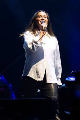 November 18, 2023, Mexico City, Ciudad de Mexico, Mexico: November 17,2023, Mexico City, Mexico: Canadian singer Alanis Morissette performs on stage during the day one of the Corona Capital 2023 Music Festival at Autodromo Hermanos Rodriguez. on November 17, 2023 in Mexico City, Mexico. Mexico City Mexico - ZUMAe321 20231118_zea_e321_064 Copyright: xEssenexHernandez xEyepixxGroupx