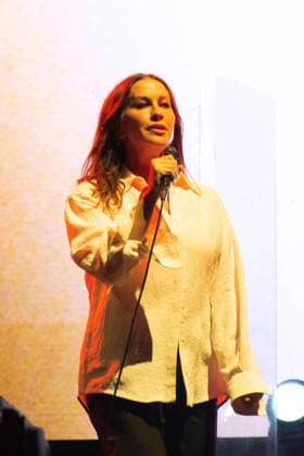 November 18, 2023, Mexico City, Ciudad de Mexico, Mexico: November 17,2023, Mexico City, Mexico: Canadian singer Alanis Morissette performs on stage during the day one of the Corona Capital 2023 Music Festival at Autodromo Hermanos Rodriguez. on November 17, 2023 in Mexico City, Mexico. Mexico City Mexico - ZUMAe321 20231118_zea_e321_074 Copyright: xEssenexHernandez xEyepixxGroupx
