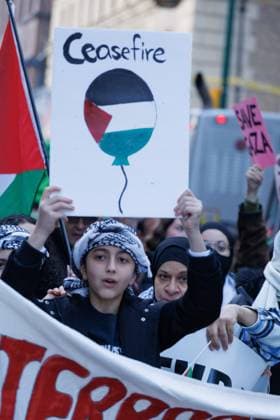 November 18, 2023, Vancouver, British Columbia, Canada: Thousands of people gather at the Vancouver Art Gallery to demand a ceasefire in Gaza before marching down Georgia Street in Vancouver, British Columbia. Vancouver Canada - ZUMAw171 20231118_znp_w171_004 Copyright: xRyanxWalterxWagnerx