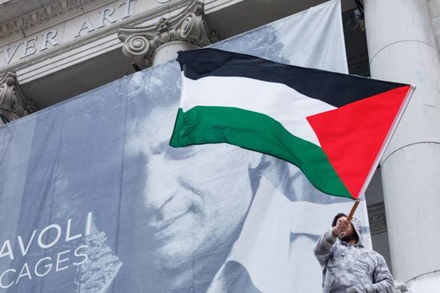 November 18, 2023, Vancouver, British Columbia, Canada: A person waves a Palestinian flag as thousands of people gather at the Vancouver Art Gallery to demand a ceasefire in Gaza before marching down Georgia Street in Vancouver, British Columbia. Vancouver Canada - ZUMAw171 20231118_znp_w171_005 Copyright: xRyanxWalterxWagnerx