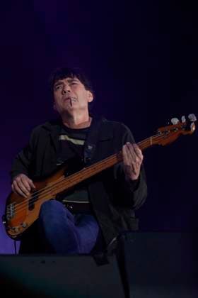 November 19, 2023, Mexico City, Ciudad de Mexico, Mexico: November 18,2023, Mexico City, Mexico: Alex James member of Blur british band performs on stage during the day two of the Corona Capital 2023 Music Festival at Autodromo Hermanos Rodriguez. on November 18, 2023 in Mexico City, Mexico. Mexico City Mexico - ZUMAe321 20231119_zea_e321_036 Copyright: xEssenexHernandez xEyepixxGroupx