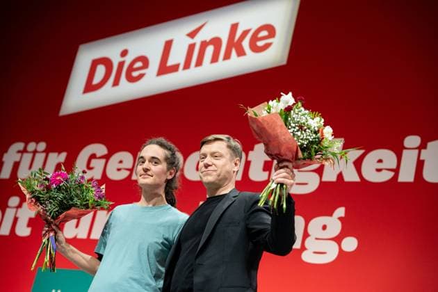 Die Linke - Vertreter*innenversammlung nach vorherigem Bundesparteitag - Mit Wahl der Bundesliste zur Europawahl 2024 - Carola Rackete bei ihrer Bewerbungsrede zur Aufstellung auf Platz 2 der Kandidatenliste zur Europawahl 2024;Die Linke - Vertreter*innenversammlung nach vorherigem Bundesparteitag - Mit Wahl der Bundesliste zur Europawahl 2024 - Carola Rackete bei ihrer Bewerbungsrede zur Aufstellung auf Platz 2 der Kandidatenliste zur Europawahl 2024, Augsburg Bayern Deutschland Messe *** Die Linke representatives meeting after previous federal party conference With election of the federal list for the 2024 European elections Carola Rackete during her candidacy speech for second place on the list of candidates for the 2024 European electio