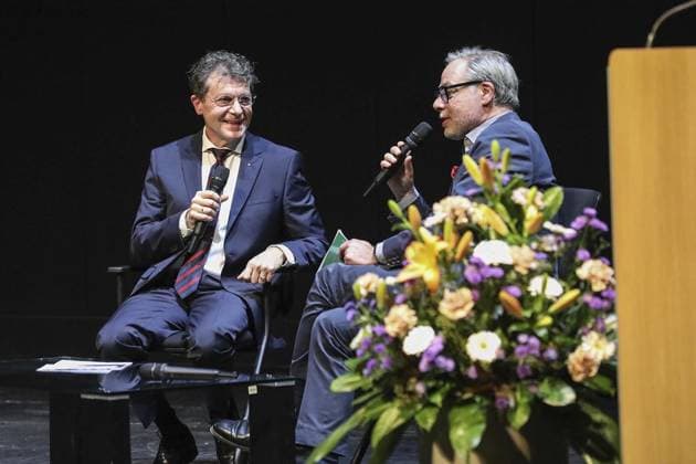 <p>Prof. Dr. Alfred Wendel und Journalist Prof. Dr. Holger Noltze im Gespräch am Sonntag, 19. November 2023, im Theater in Duisburg Verleihung des Duisburger Musikpreises an Alfred Wendel, Ex-Intendant der Philharmoniker. Deutschland NRW Duisburg Copyright: MichaelxDahlke