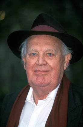 JOSS ACKLAND JOSS ACKLAND PIPE SMOKER OF THE YEAR JAN 2000 - JOSS ACKLAND, Credit:Marc Larkin Avalon  Copyright: xMarcxLarkinx xAvalonx OBIT_Actor_Joss_Ackland_dies_aged_95_541659807