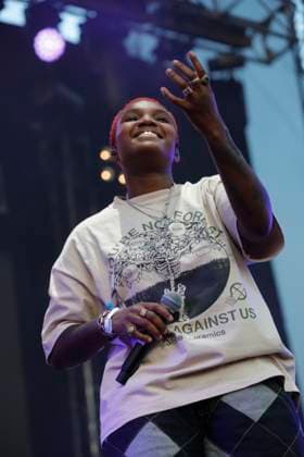 Corona Capital 2023 Music Festival - Day 3 November 19,2023, Mexico City, Mexico: British singer AnaÃ¯s Oluwatoyin Estelle Marinho, known as Arlo Parks performs on stage during the day three of the Corona Capital 2023 Music Festival at Autodromo Hermanos Rodriguez. on November 19, 2023 in Mexico City, Mexico. (Photo By Essene Hernandez Eyepix Group) Copyright: xEssenexHernandez xEyepixxGroupx EH_19112023_105132